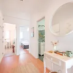 Guestready - Vibrant 2br